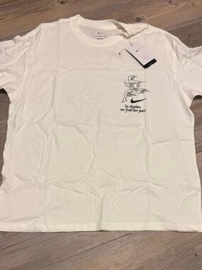Nike loose for Tshirt large new with tags
